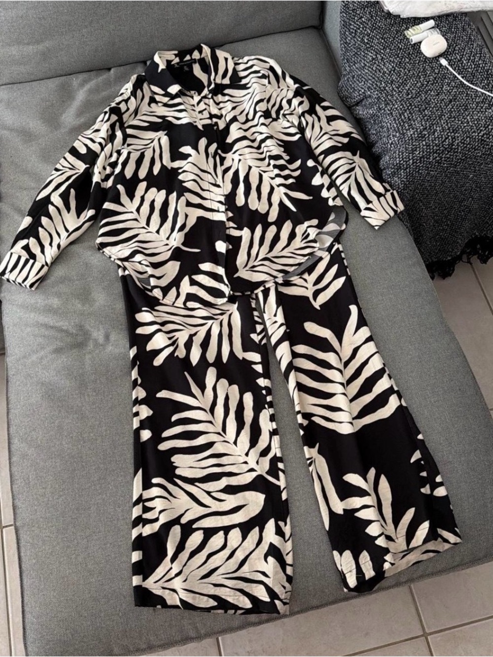 Jules & Leopold Black and Cream Botanical Wide-Leg 2pc Set